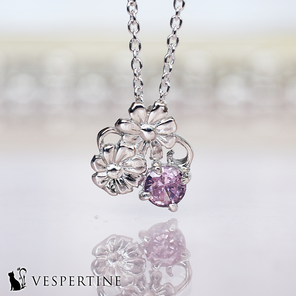 花と誕生石のネックレス